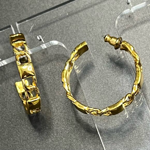 Vintage Monet Signed Gold Tone Small Hoop Post Earrings - Picture 1 of 7